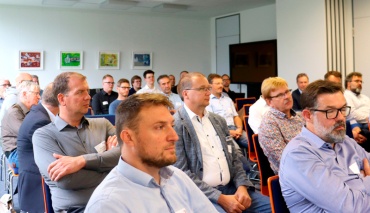 Unsere Besucher verfolgen aufmerksam die Vorträge Unsere Besucher verfolgen aufmerksam die Vorträge