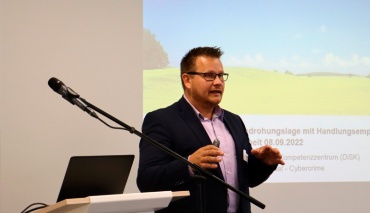 Vortrag zum Thema "IT-Sicherheit" von dem LKA Vortrag zum Thema "IT-Sicherheit" von dem LKA